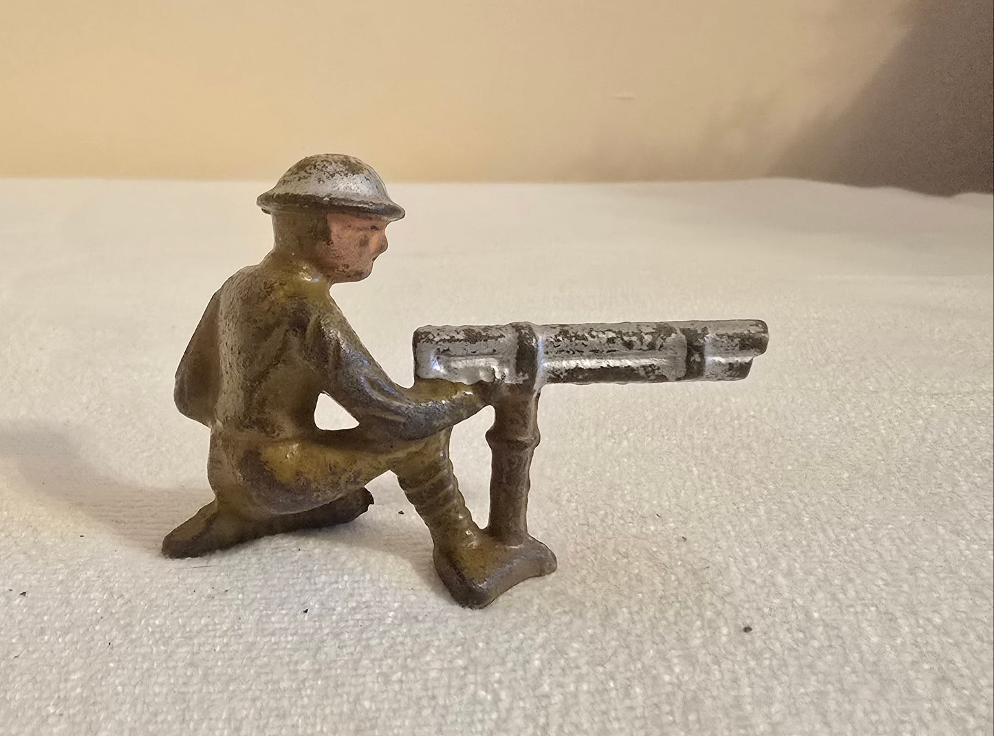 Vintage Manoil Barclay Lead Toy Soldier Kneeling with Machine Gun