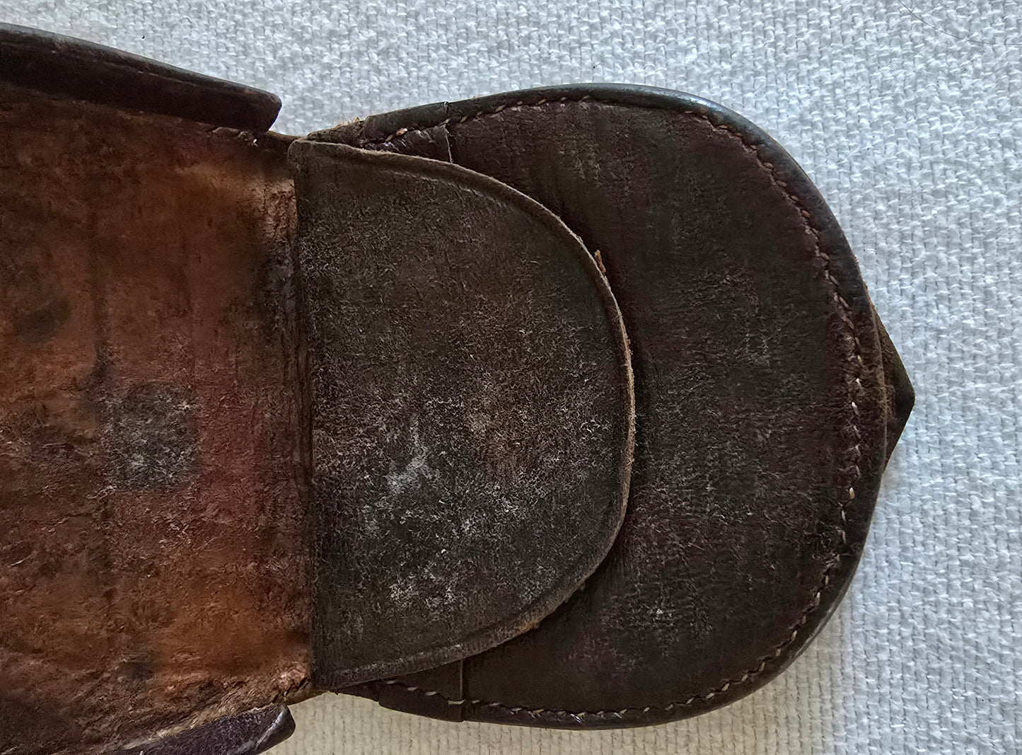 Vintage Leather Gentleman's Heel Coin Purse Holder Horseshoe Shape