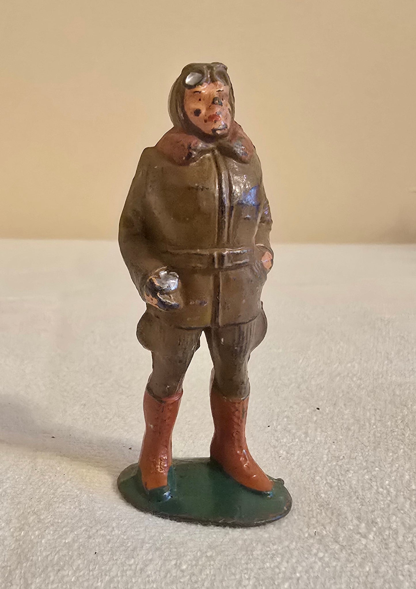 vintage manoil barclay lead toy soldier standing pilot