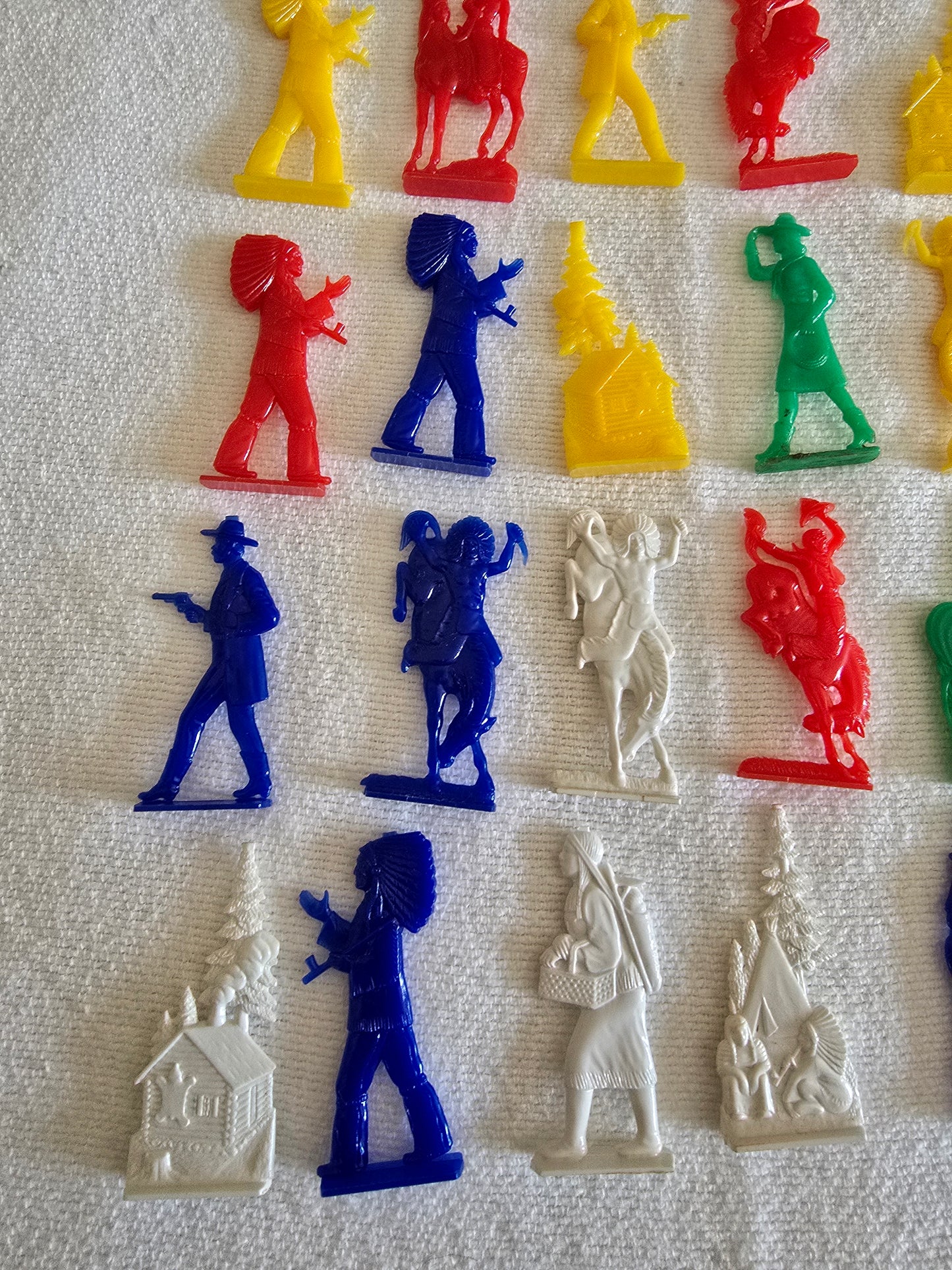 Vintage Set of 100 Cowboys and Indians Plastic Toys in Original Box