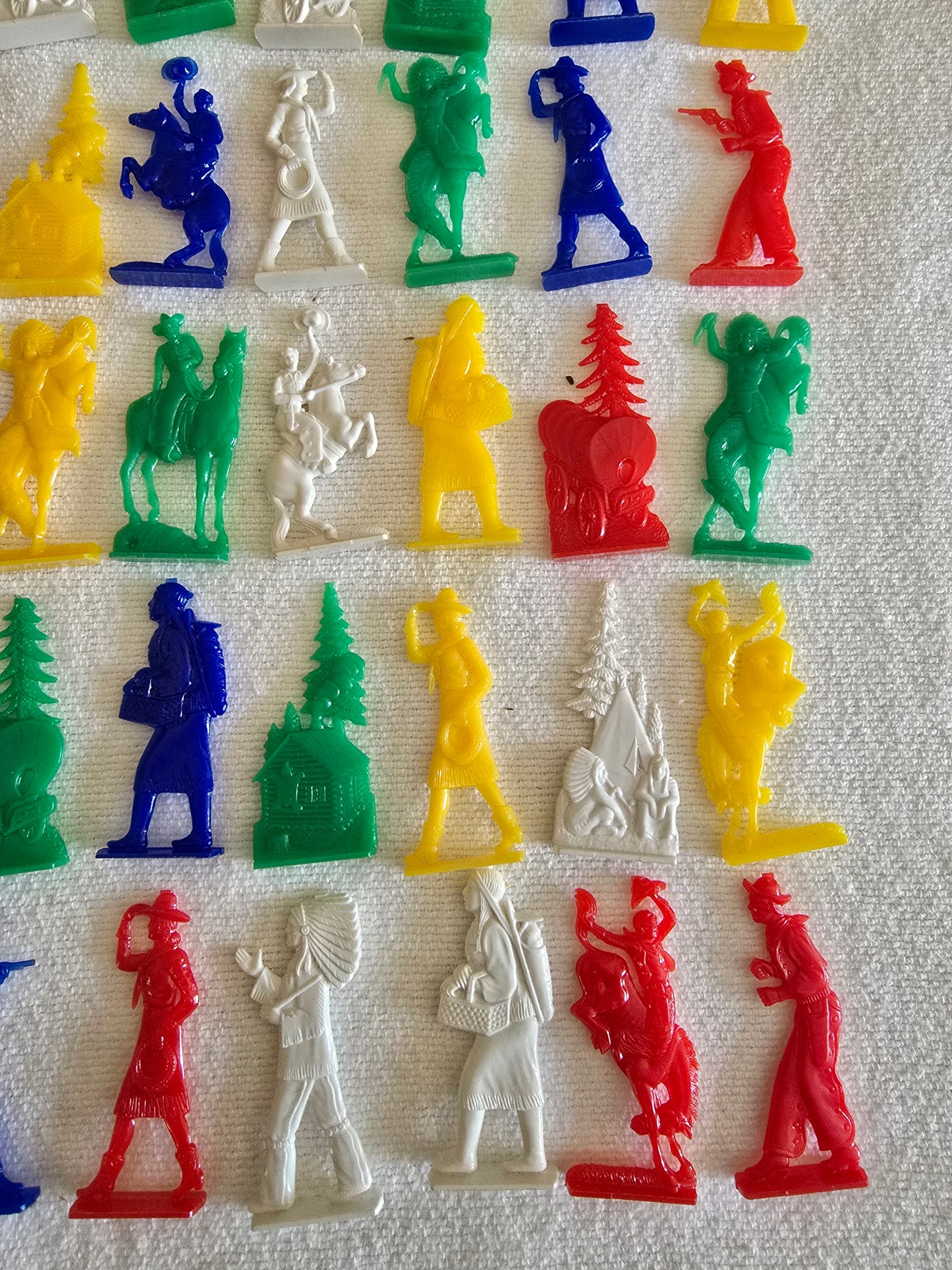 Vintage Set of 100 Cowboys and Indians Plastic Toys in Original Box
