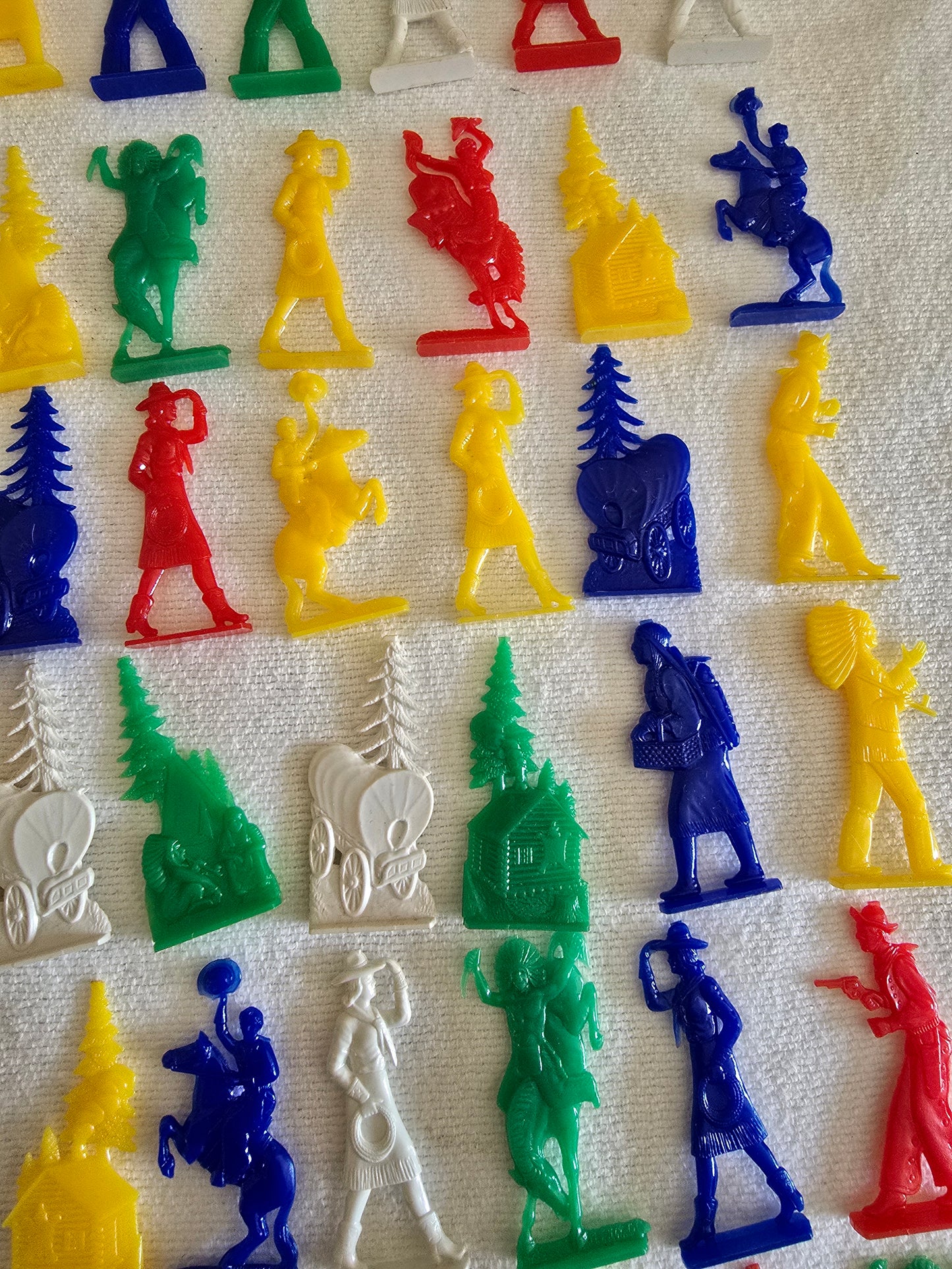 Vintage Set of 100 Cowboys and Indians Plastic Toys in Original Box