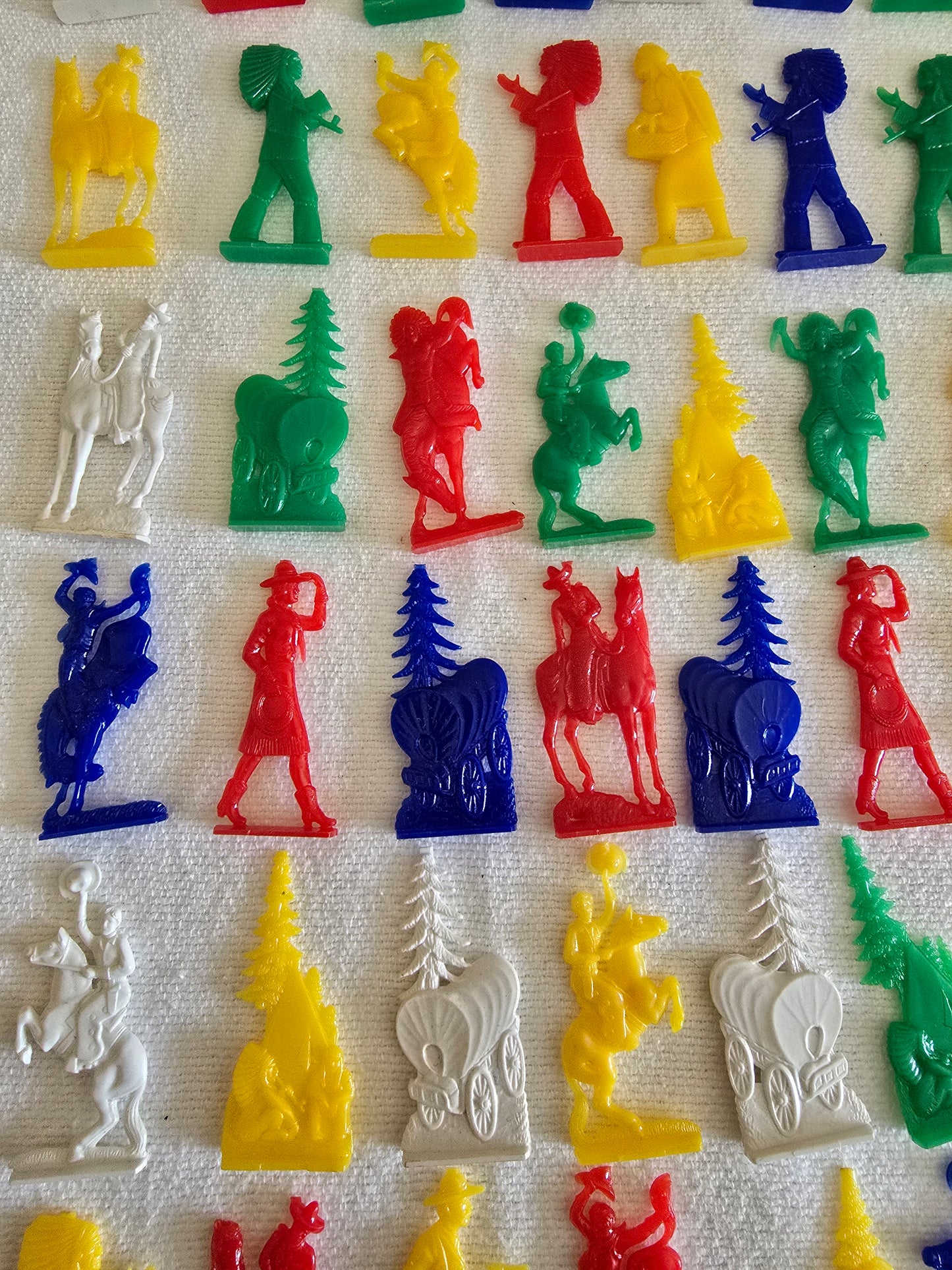 Vintage Set of 100 Cowboys and Indians Plastic Toys in Original Box