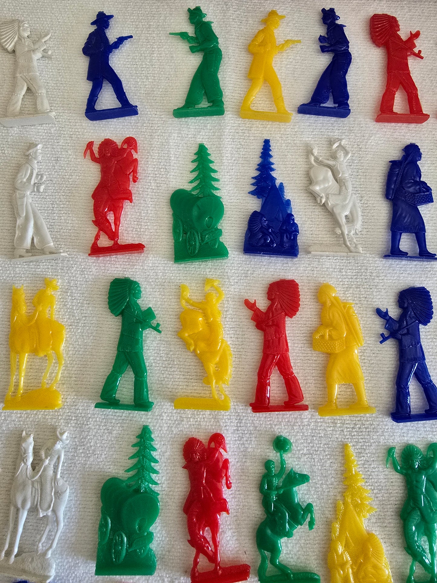 Vintage Set of 100 Cowboys and Indians Plastic Toys in Original Box