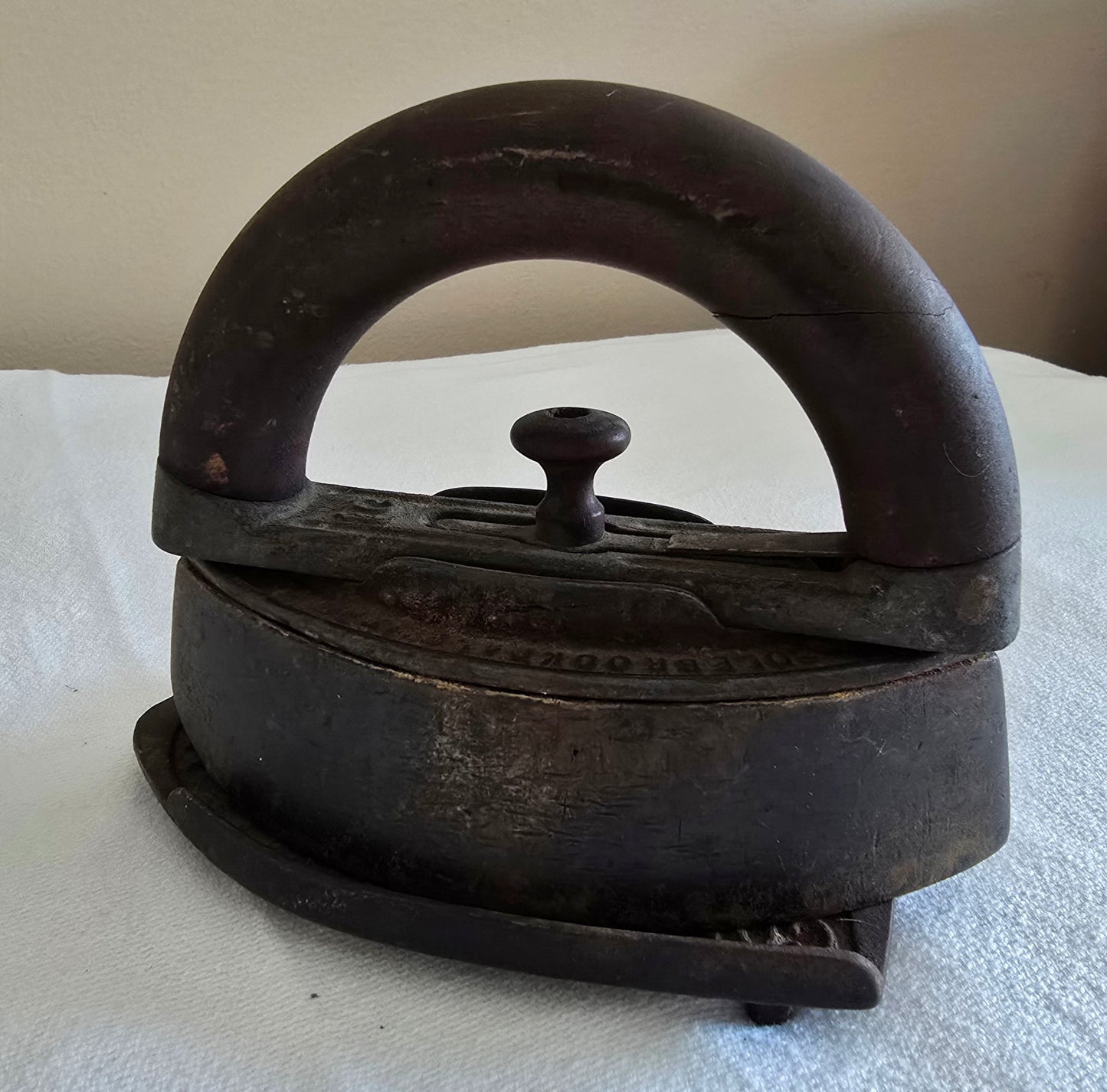 Antique Colebrookdale Iron Co. Pottstown PA Sad Iron with Matching Trivet