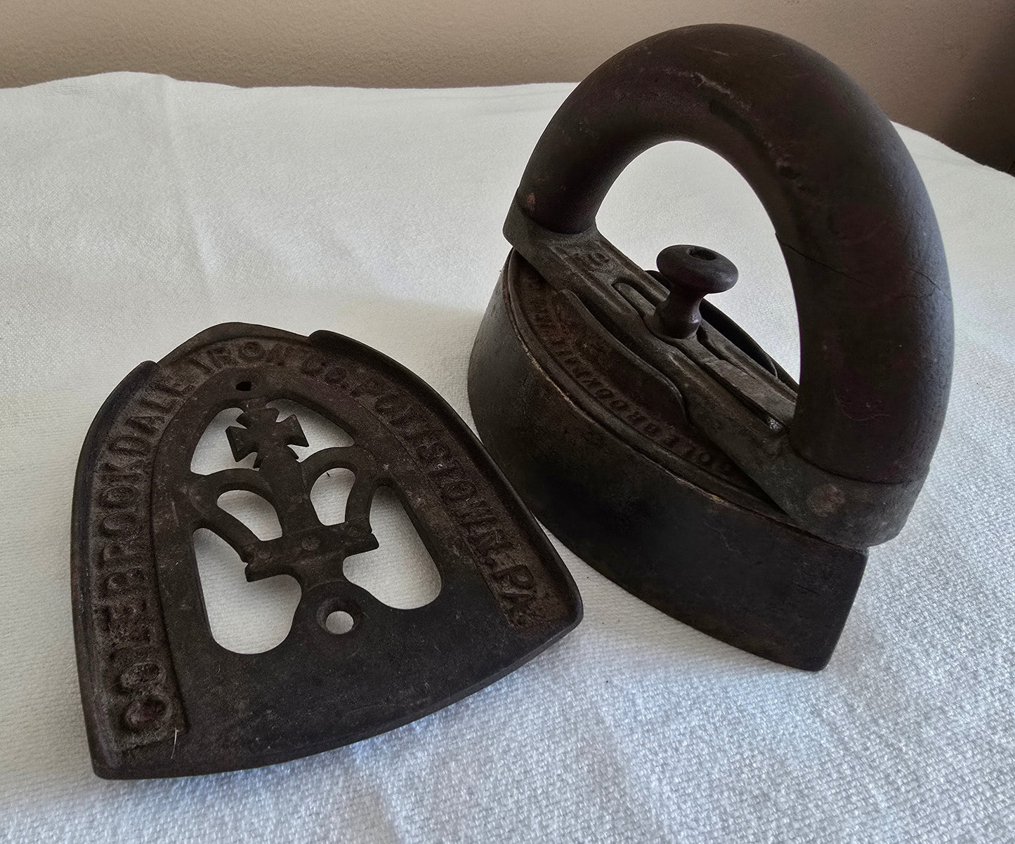 Antique Colebrookdale Iron Co. Pottstown PA Sad Iron with Matching Trivet