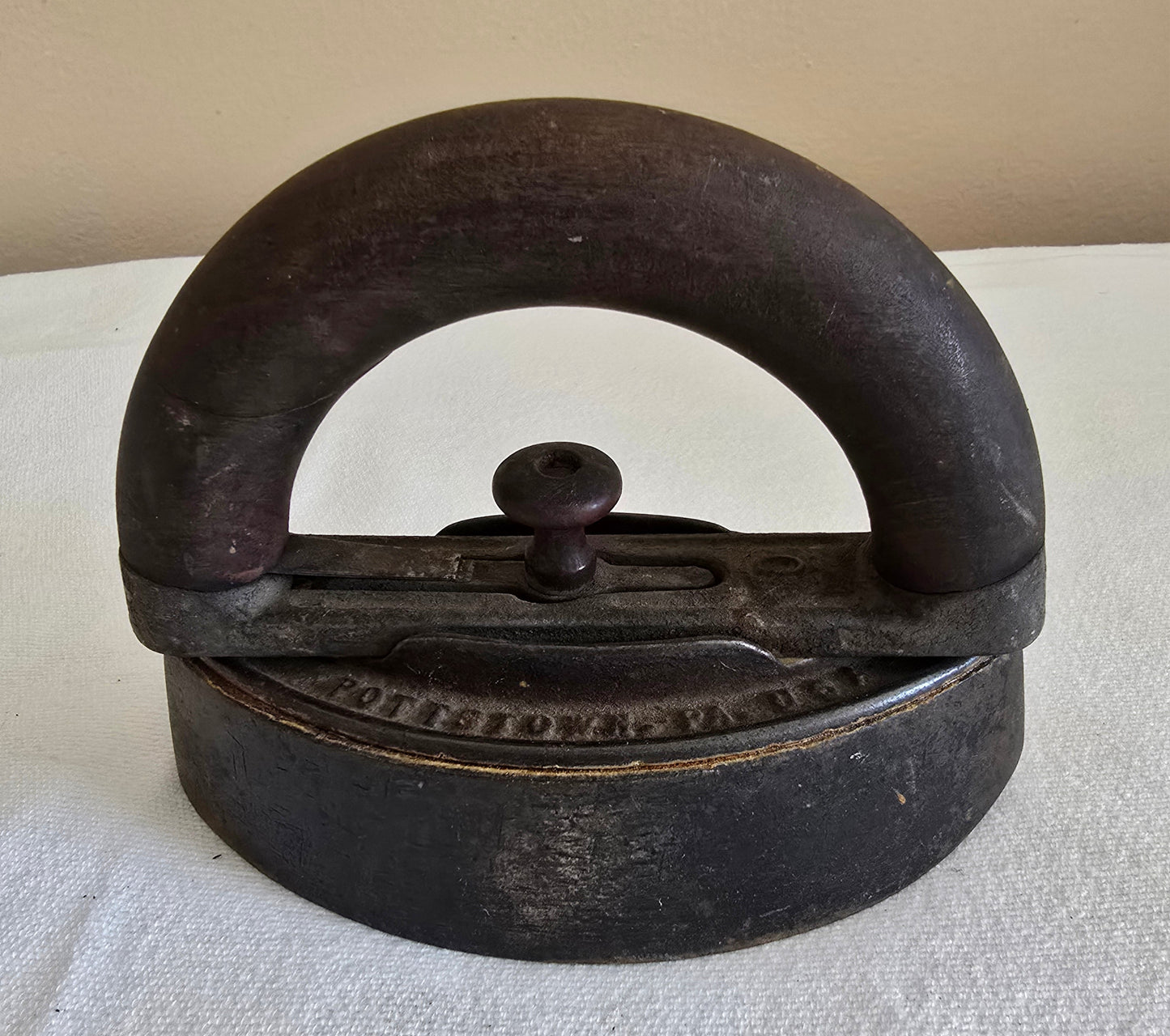 Antique Colebrookdale Iron Co. Pottstown PA Sad Iron with Matching Trivet