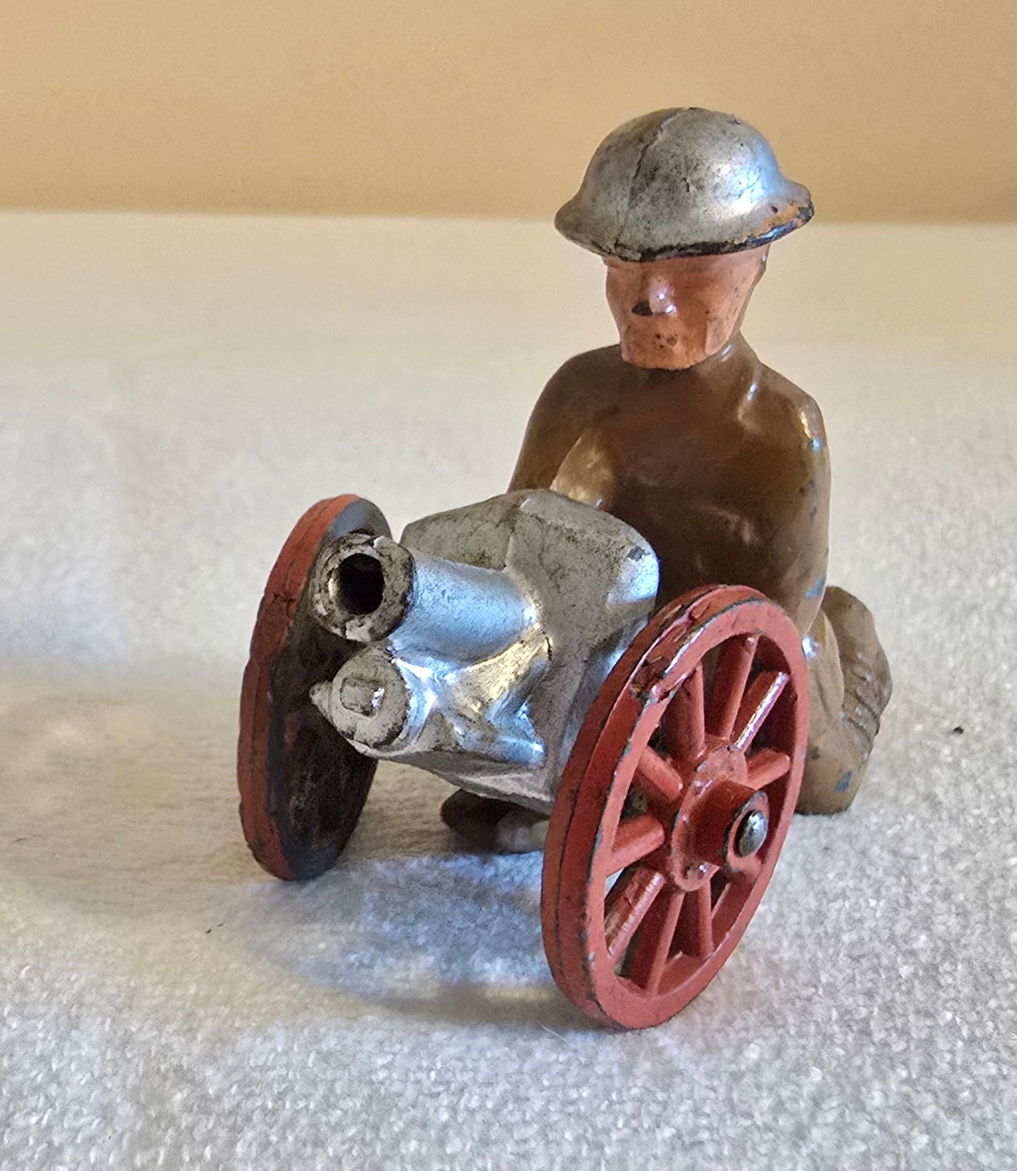 Vintage Manoil Barclay Lead Toy Soldier Man Kneeling Behind Cannon on Wheels