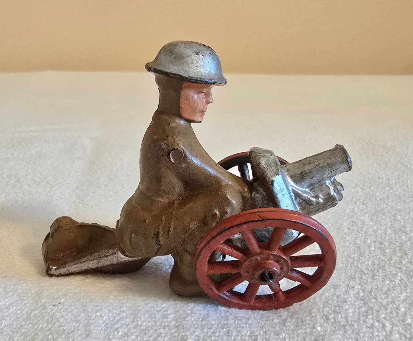 Vintage Manoil Barclay Lead Toy Soldier Man Kneeling Behind Cannon on Wheels