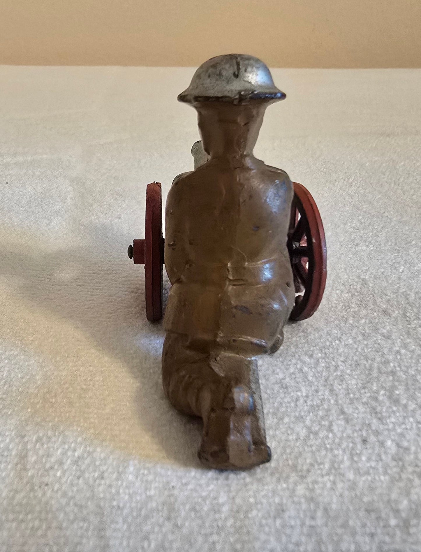 Vintage Manoil Barclay Lead Toy Soldier Man Kneeling Behind Cannon on Wheels