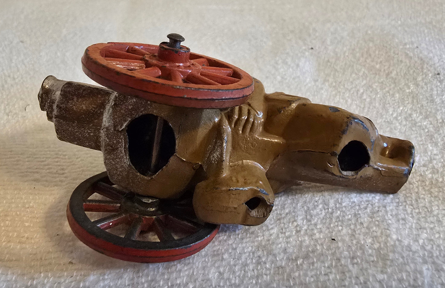 Vintage Manoil Barclay Lead Toy Soldier Man Kneeling Behind Cannon on Wheels
