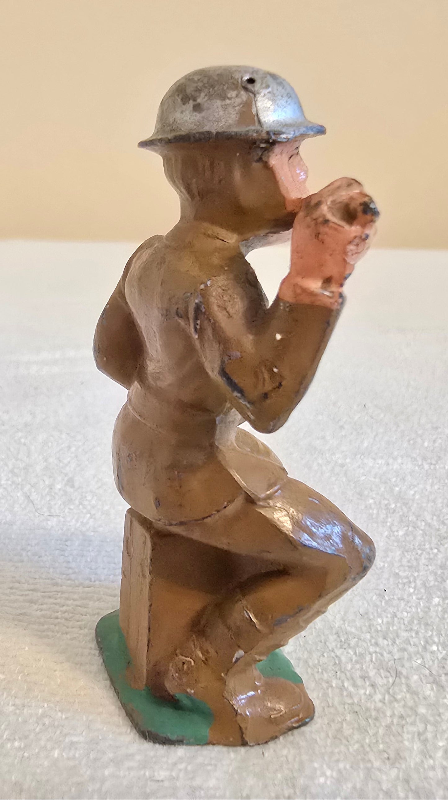 Vintage Manoil Barclay #54 Lead Toy Soldier Eating
