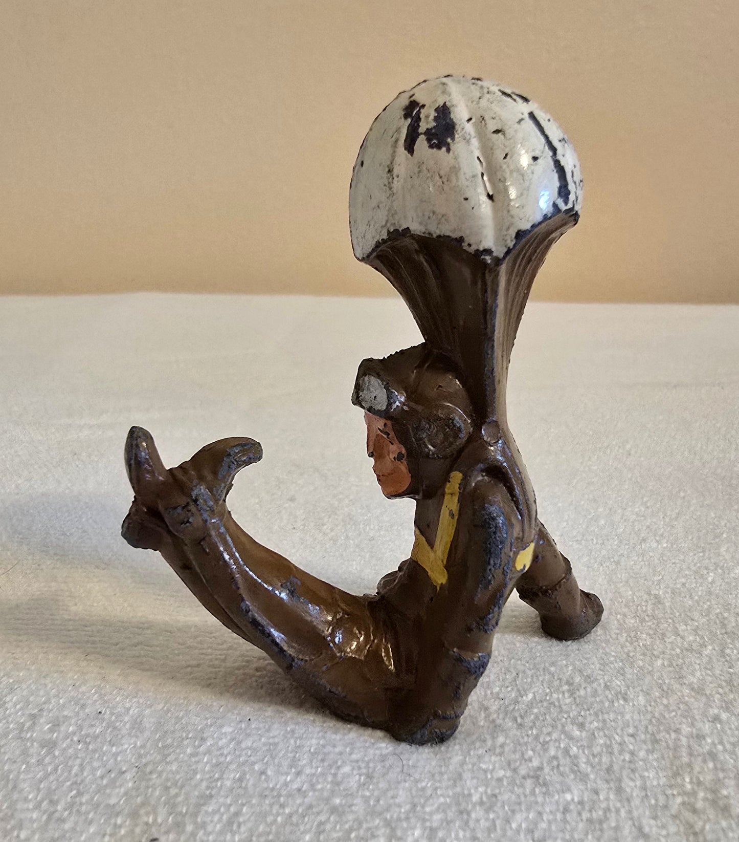 Vintage Manoil Barclay #58 Lead Toy Soldier with Parachute