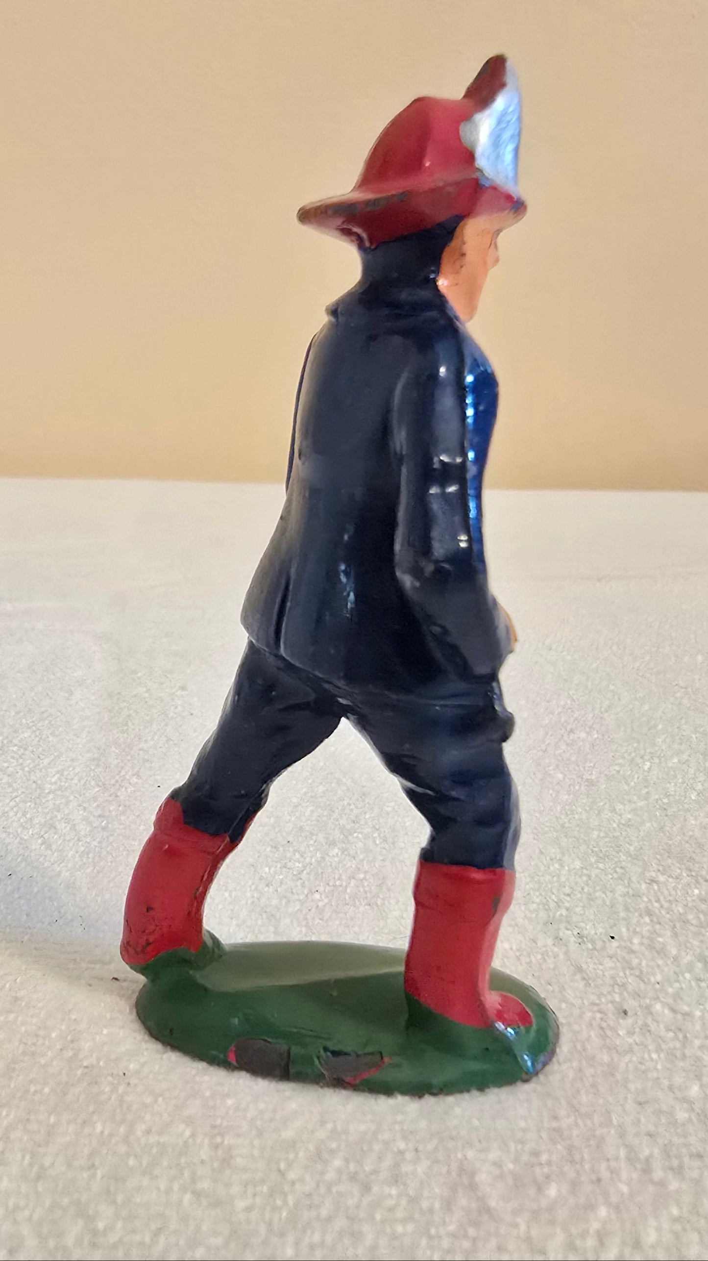 Vintage Manoil Barclay Lead Toy Firefighters Pair Axe Hose