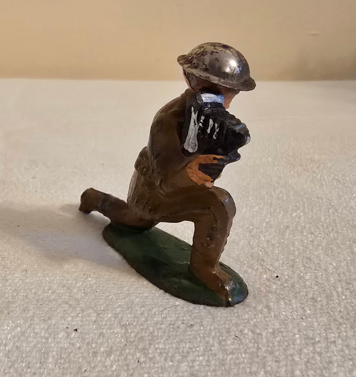 Vintage Manoil Barclay Lead Toy Soldier Kneeling with Camera