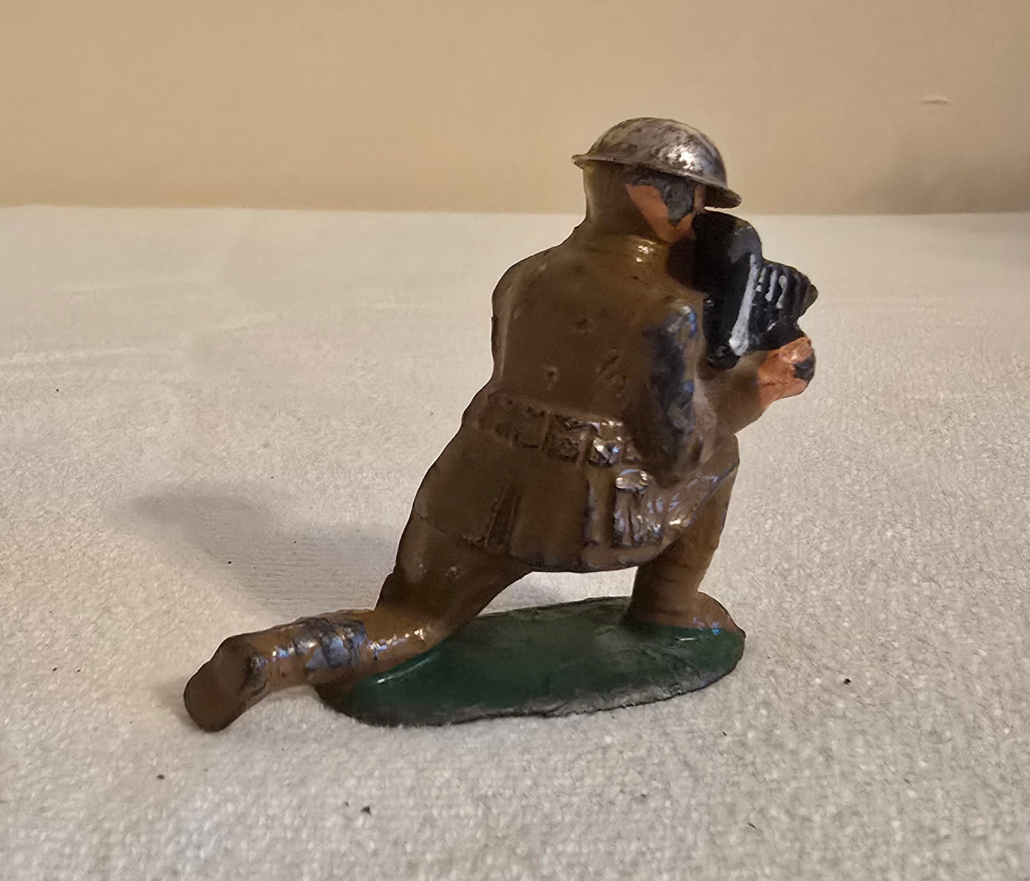 Vintage Manoil Barclay Lead Toy Soldier Kneeling with Camera