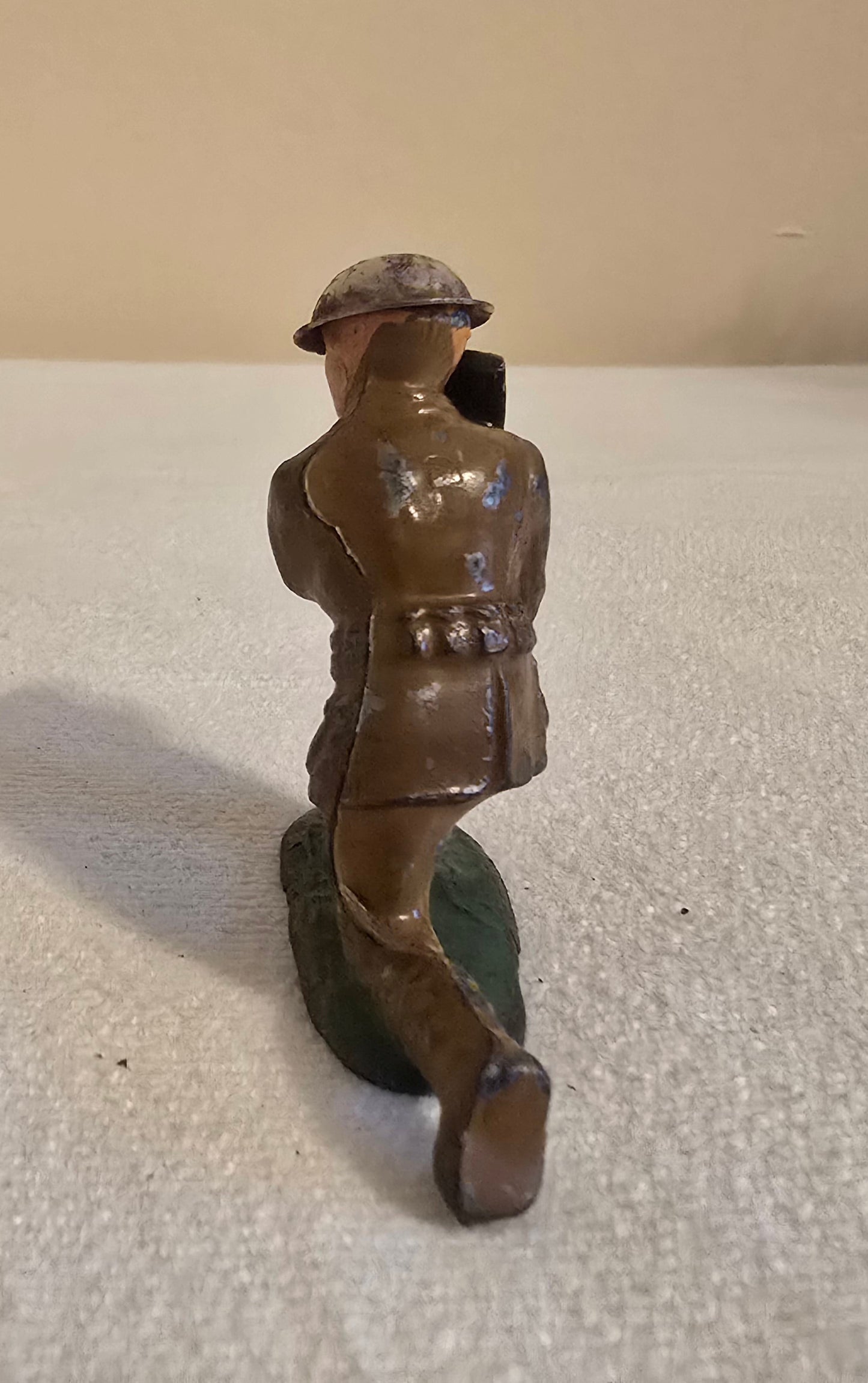 Vintage Manoil Barclay Lead Toy Soldier Kneeling with Camera