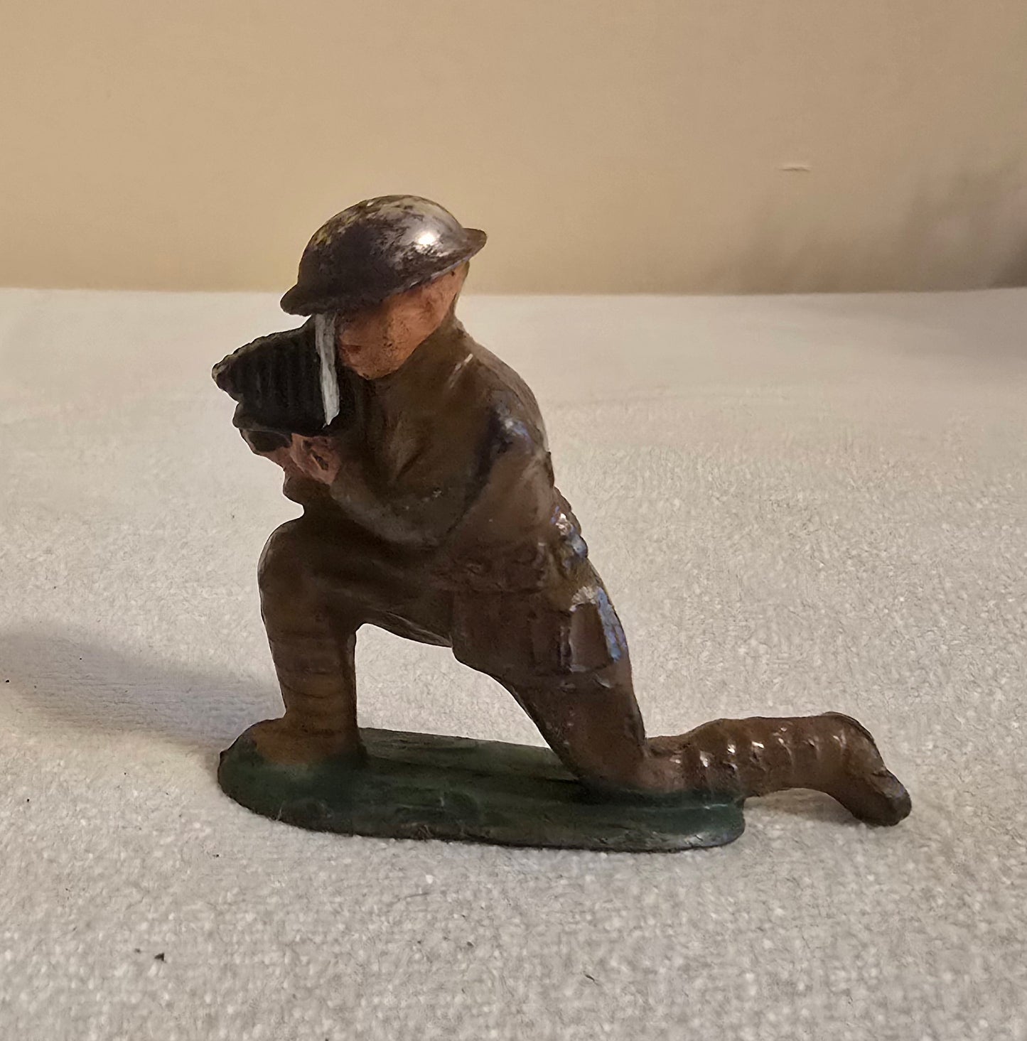 Vintage Manoil Barclay Lead Toy Soldier Kneeling with Camera