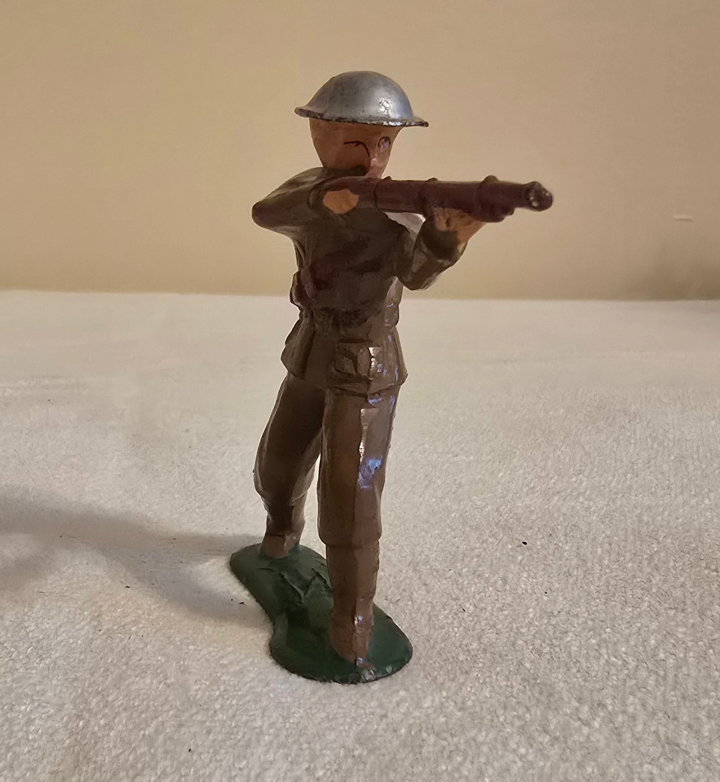 Vintage Manoil Barclay Lead Toy Soldier with Rifle