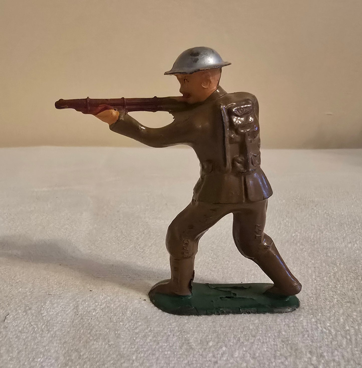 Vintage Manoil Barclay Lead Toy Soldier with Rifle
