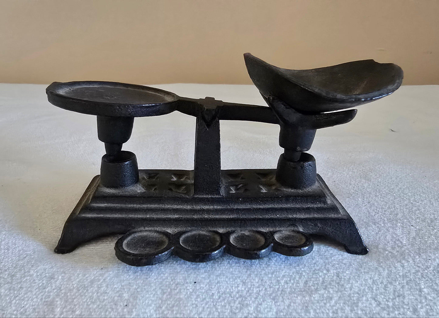 Vintage Miniature Cast Iron Salesman Sample Toy Balance Scale