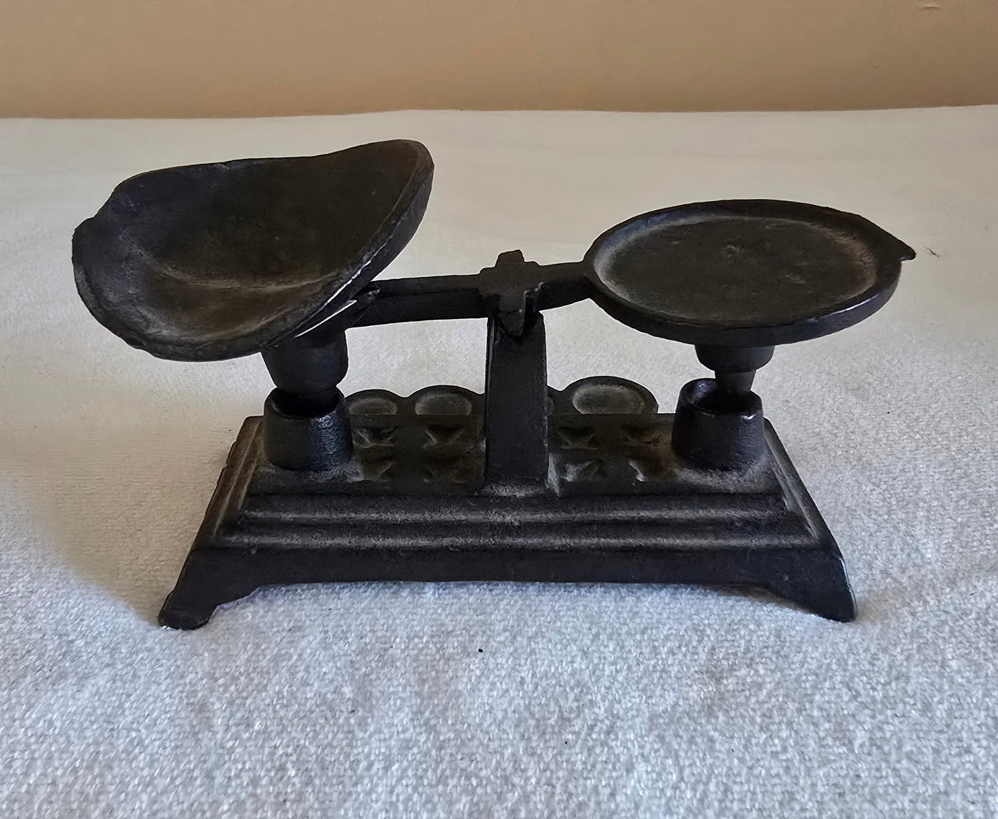 Vintage Miniature Cast Iron Salesman Sample Toy Balance Scale