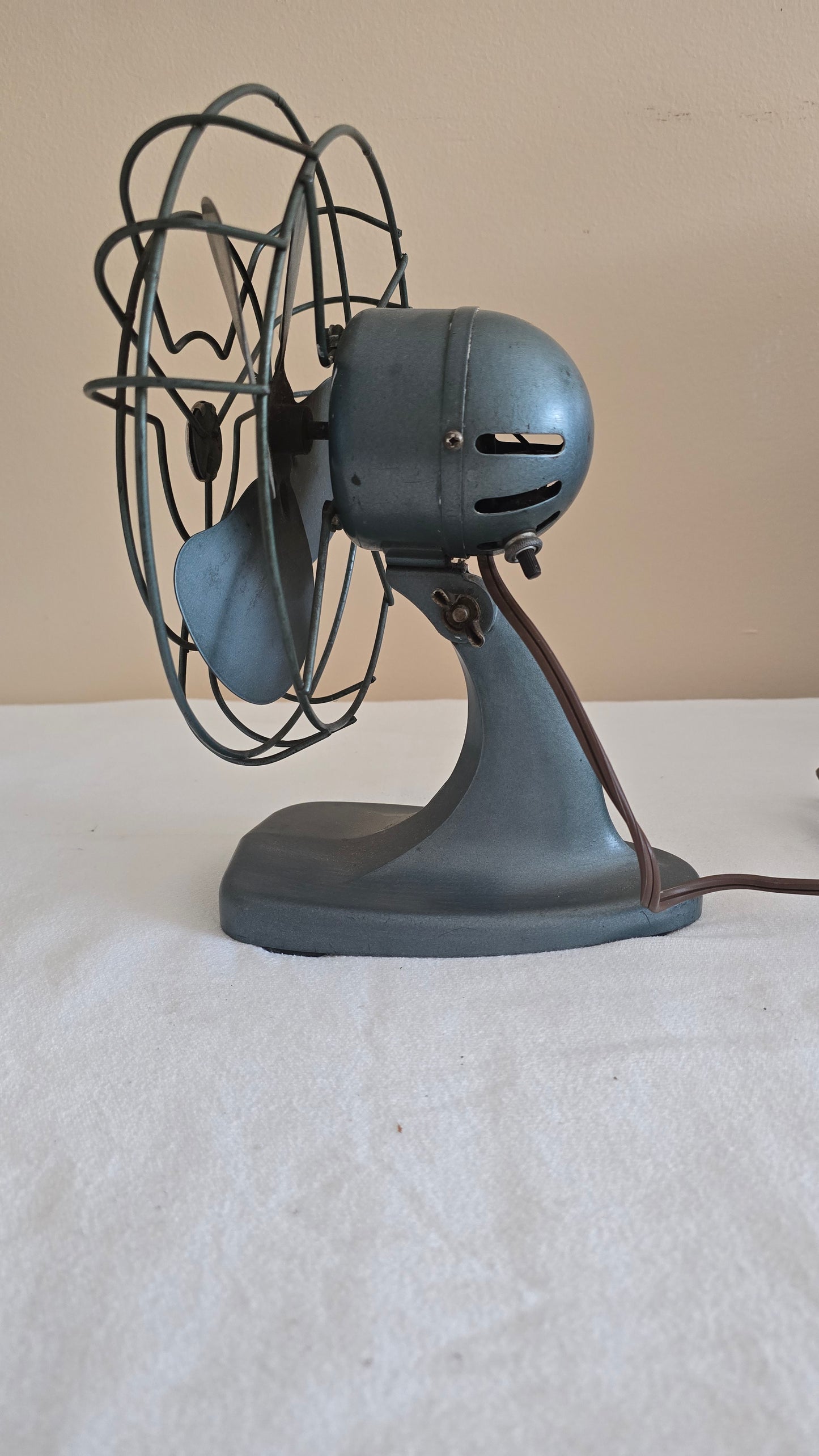 Vintage Mimar Products Model ST-28S Desk Table Fan Blue Gray Metal Adjustable Tilting