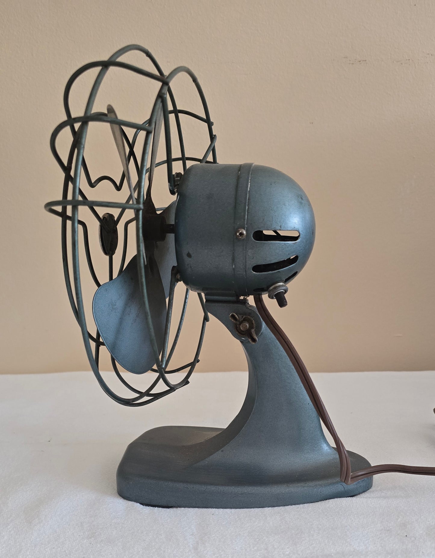 Vintage Mimar Products Model ST-28S Desk Table Fan Blue Gray Metal Adjustable Tilting