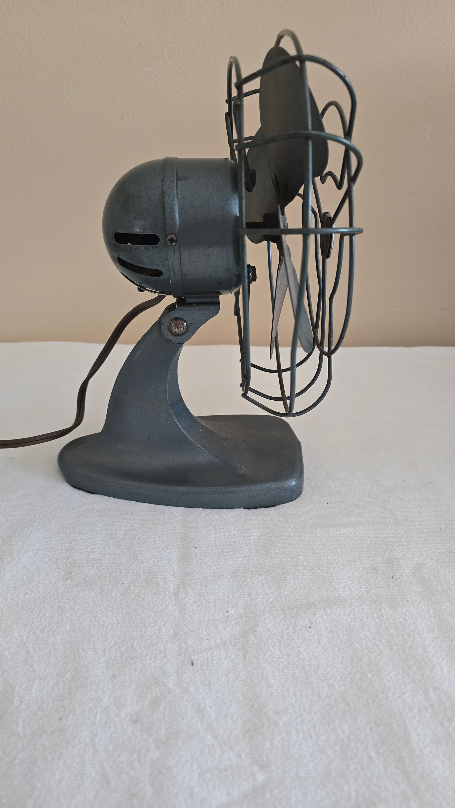 Vintage Mimar Products Model ST-28S Desk Table Fan Blue Gray Metal Adjustable Tilting