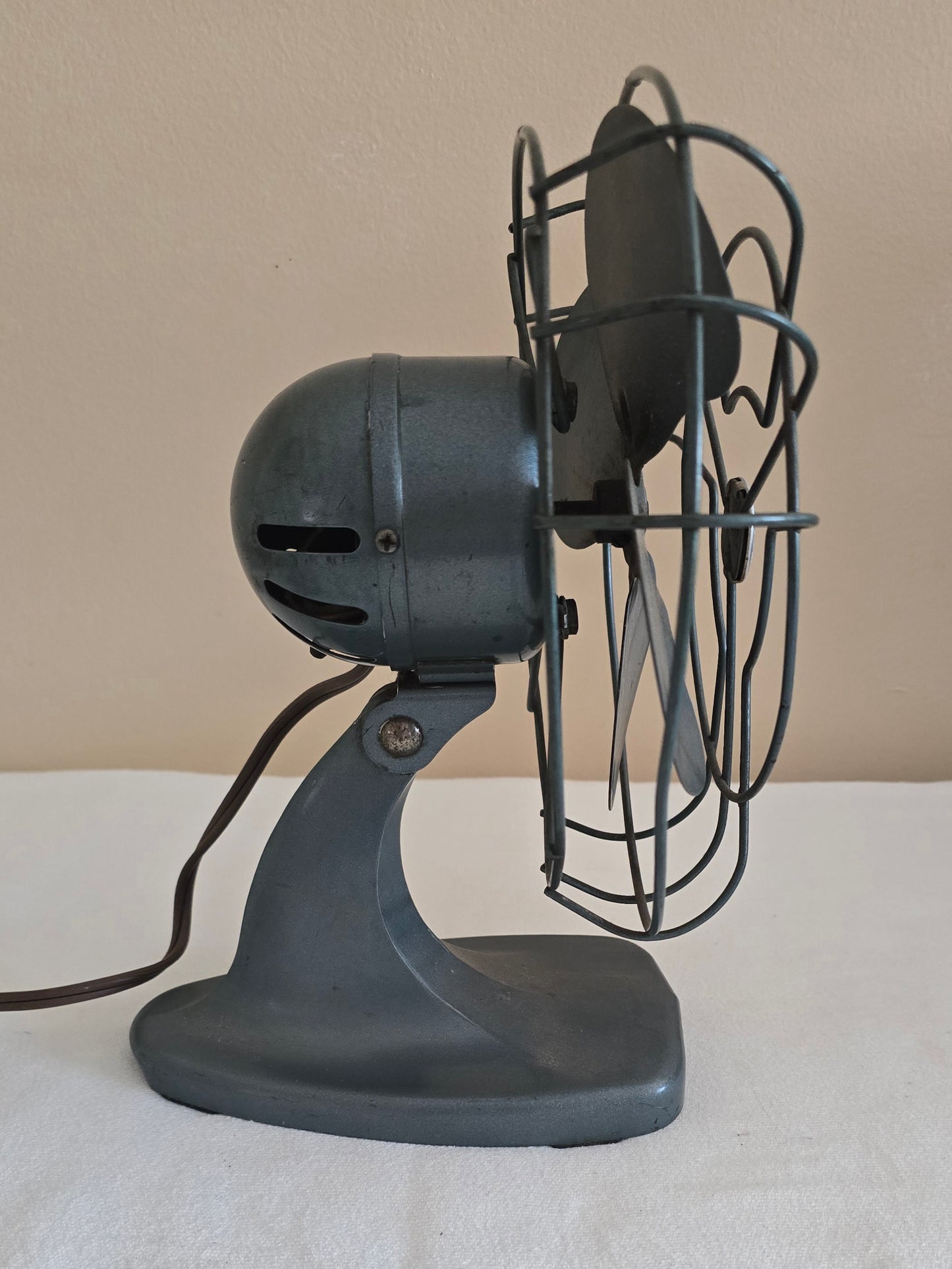 Vintage Mimar Products Model ST-28S Desk Table Fan Blue Gray Metal Adjustable Tilting