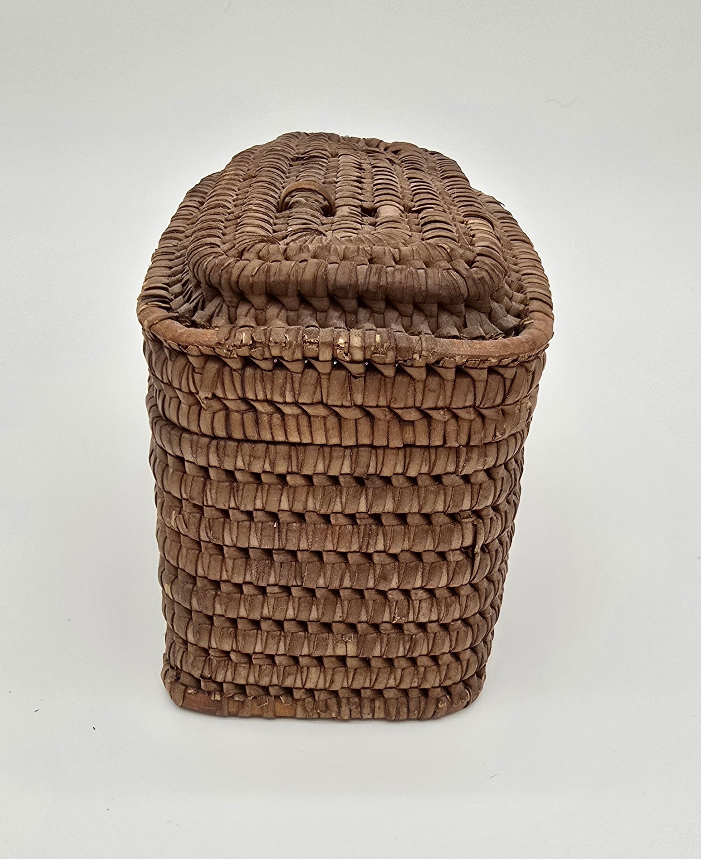 Antique Rattan Wicker Small Basket with Hinge Clasp Lid