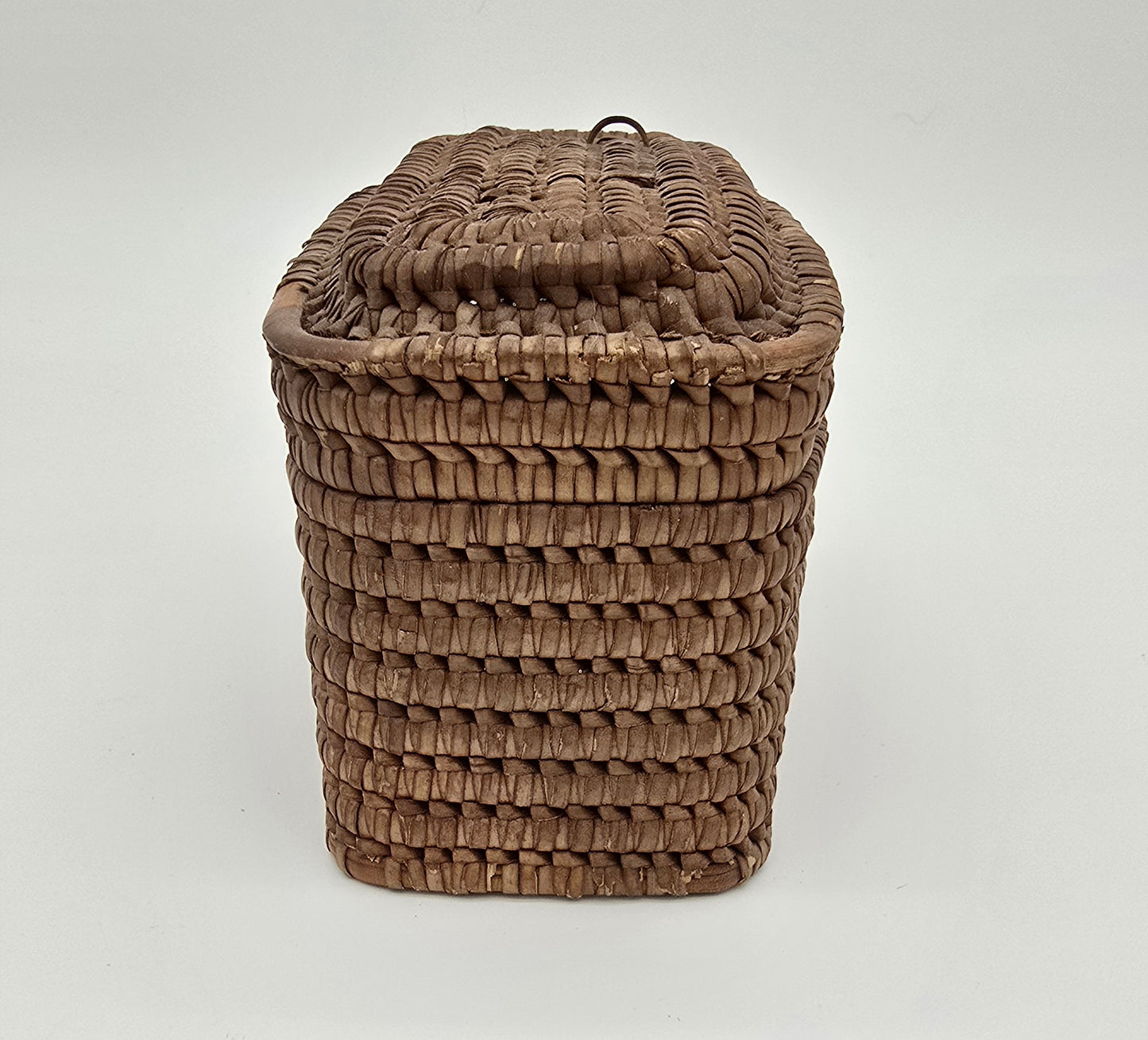 Antique Rattan Wicker Small Basket with Hinge Clasp Lid