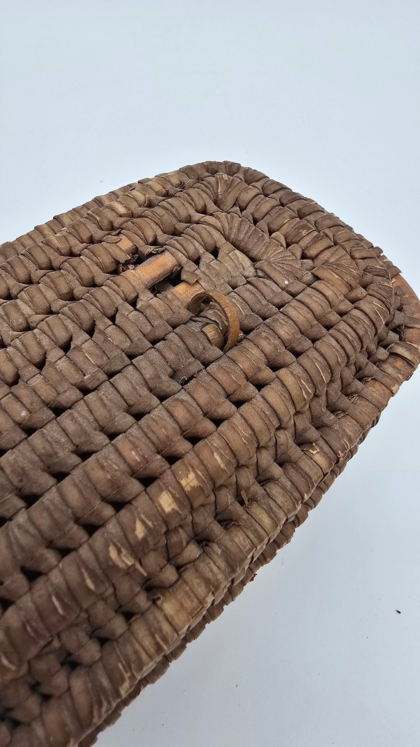 Antique Rattan Wicker Small Basket with Hinge Clasp Lid
