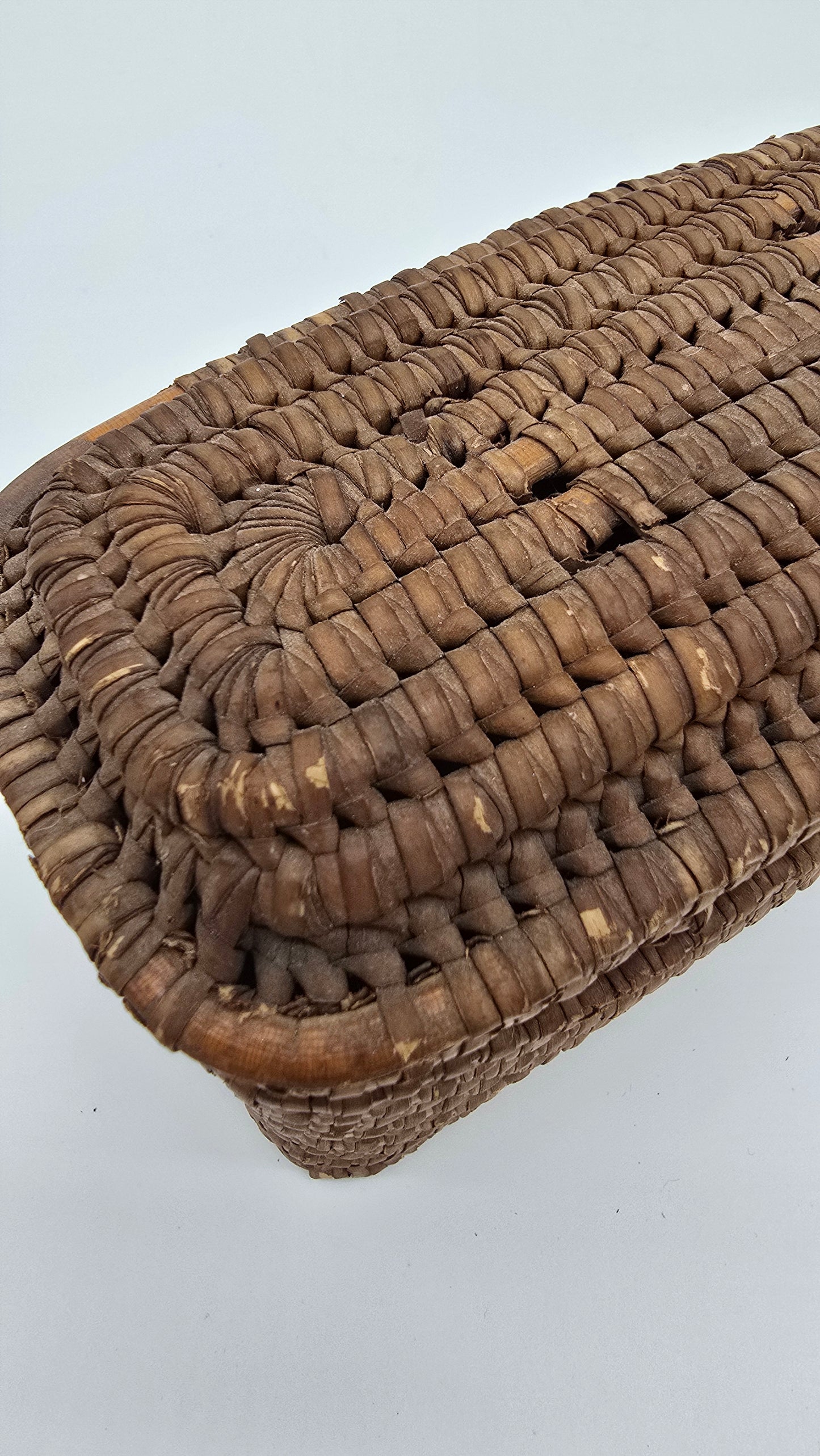 Antique Rattan Wicker Small Basket with Hinge Clasp Lid