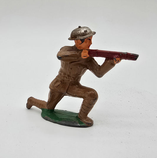 Vintage Barclay Manoil Lead Toy Soldier Kneeling with Rifle Green Base