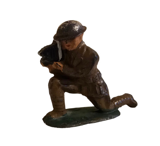 vintage manoil barclay lead toy soldier kneeling with camera